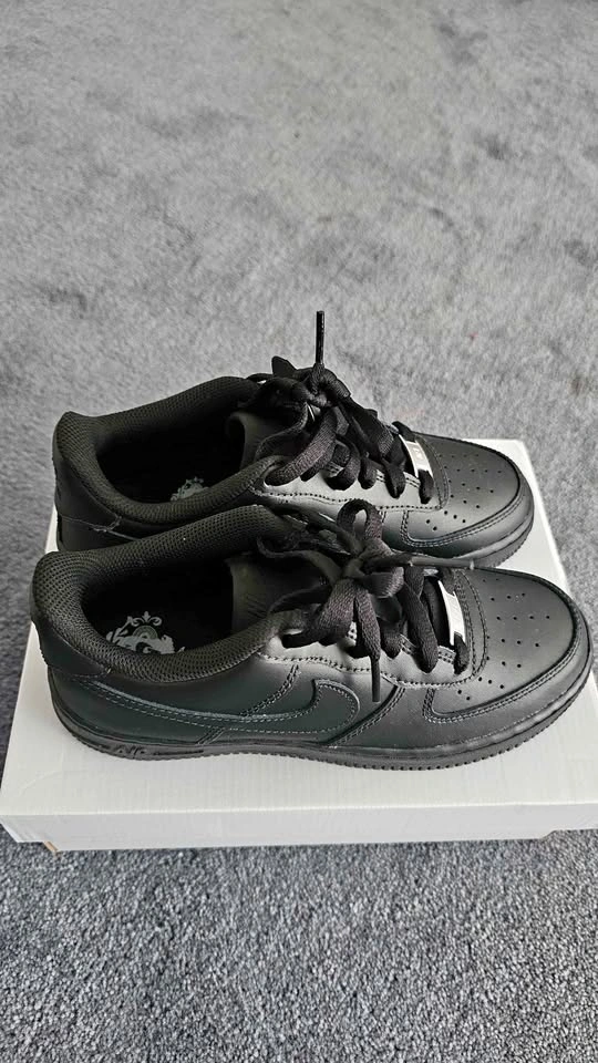 Black Air Force 1 - Size 4Y