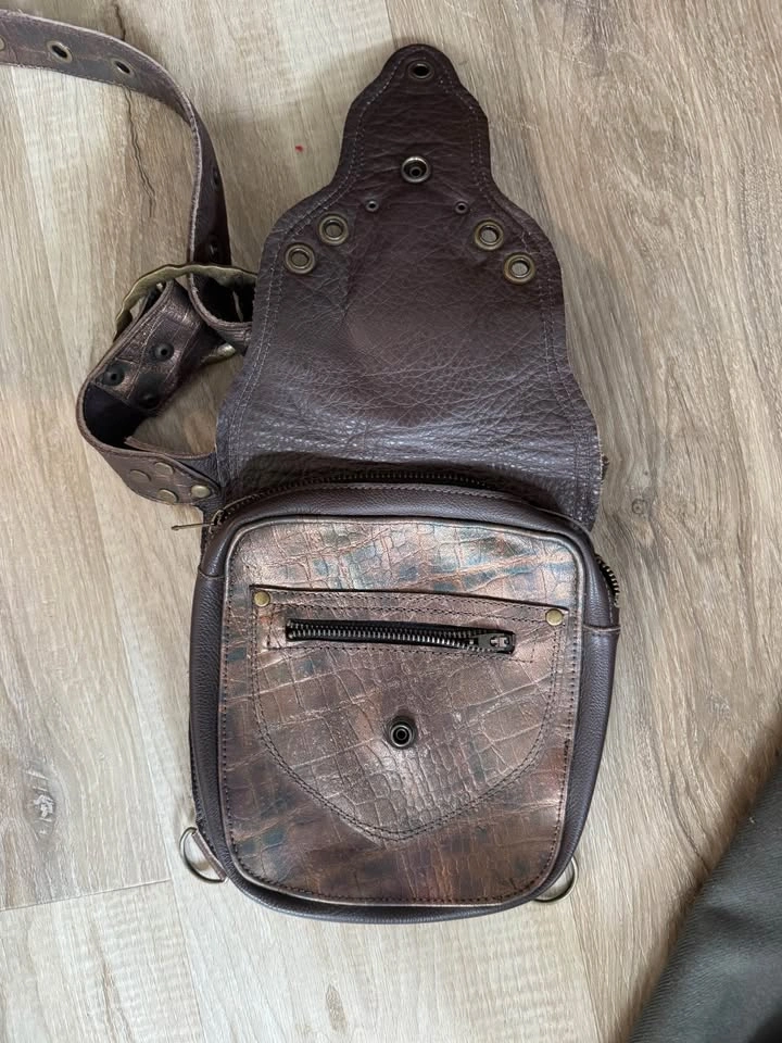 Handcrafted genuine leather leg satchel by Krtek Gypsy. - photo 2