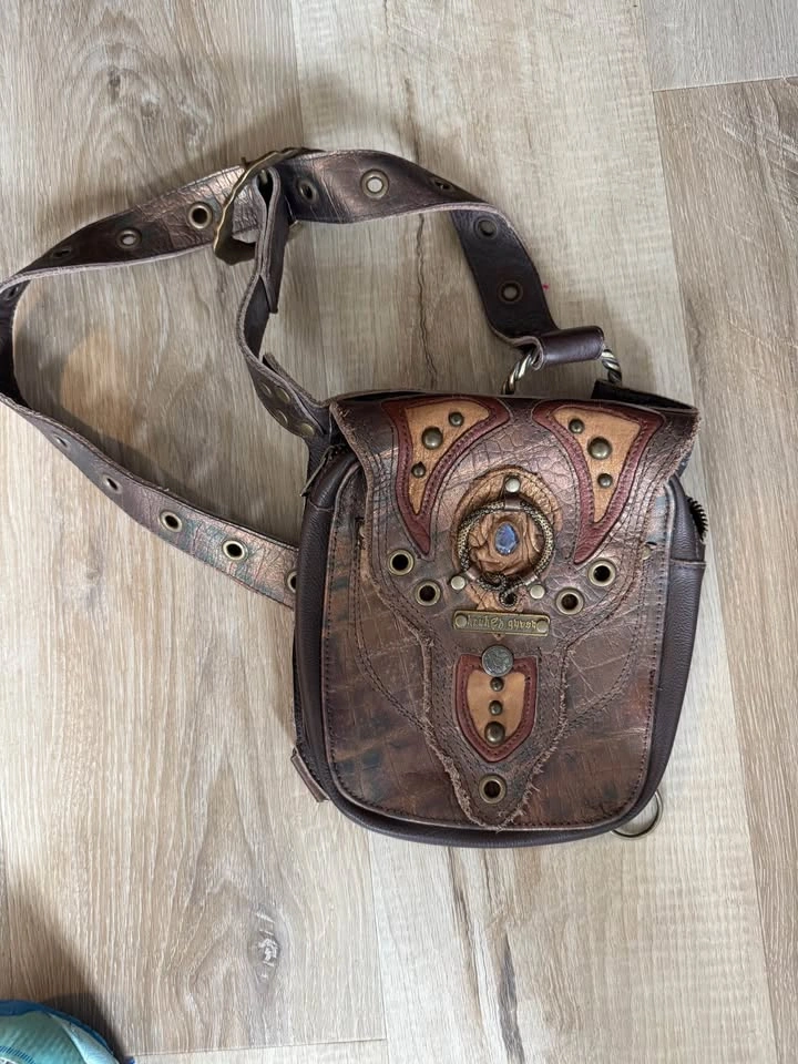 Handcrafted genuine leather leg satchel by Krtek Gypsy. - photo 4