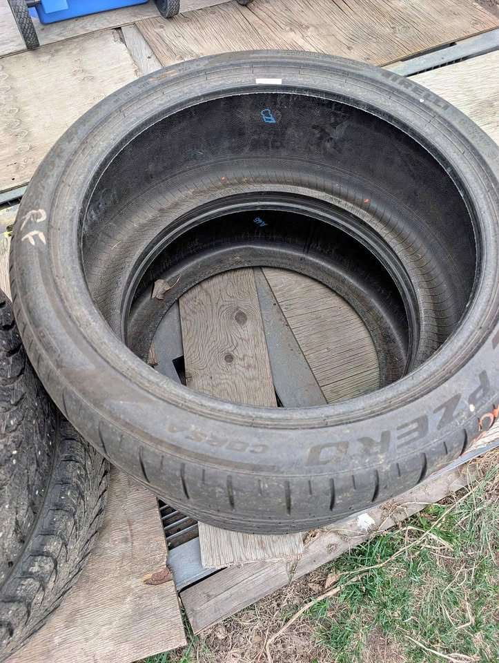 265/40R21 Pirelli P Zero Tires - Set of 2