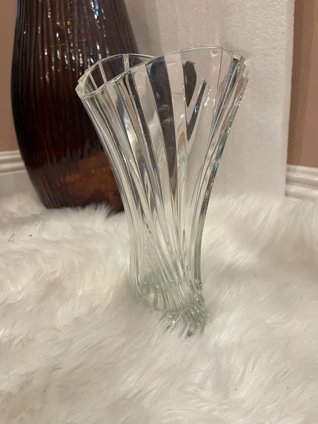 Clear Glass Flower Vase