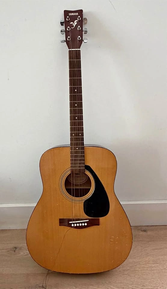 Yamaha F310 Acoustic Guitar