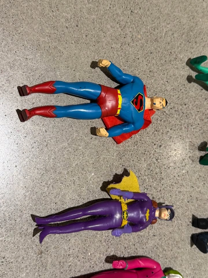 DC Comics Batman Robin Cat Woman Superman Lot Action Figures NJC - photo 2