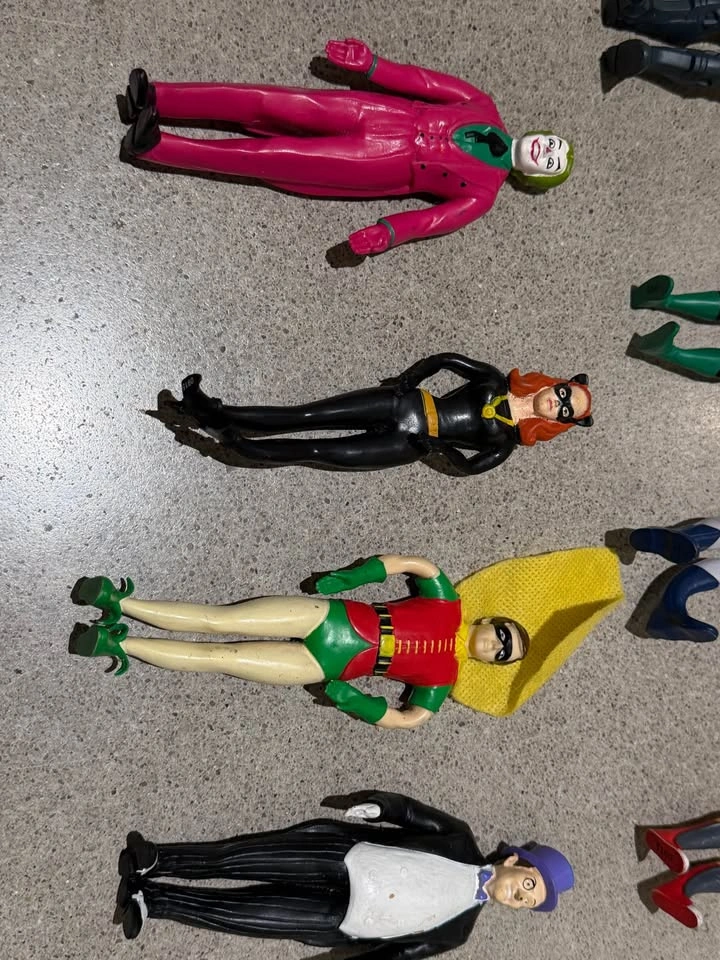 DC Comics Batman Robin Cat Woman Superman Lot Action Figures NJC - photo 3