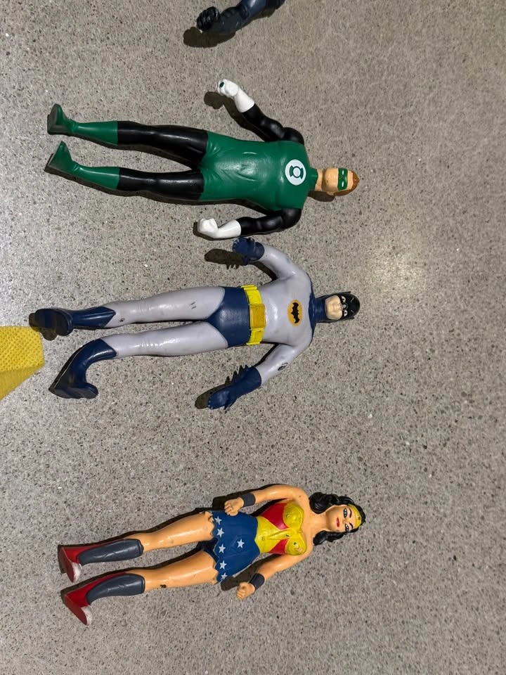 DC Comics Batman Robin Cat Woman Superman Lot Action Figures NJC - photo 4