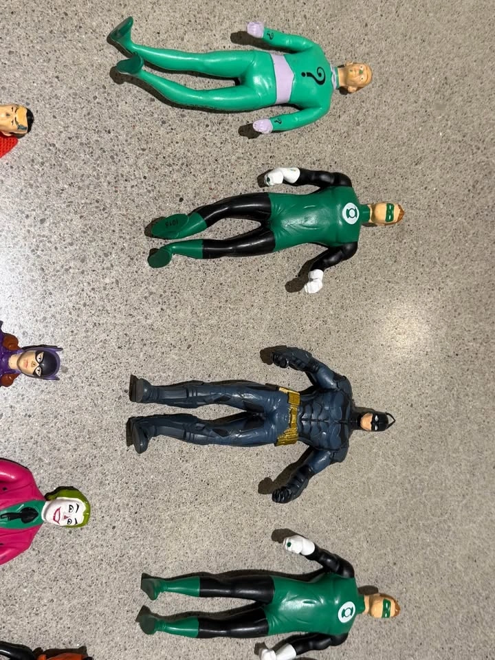 DC Comics Batman Robin Cat Woman Superman Lot Action Figures NJC - photo 5