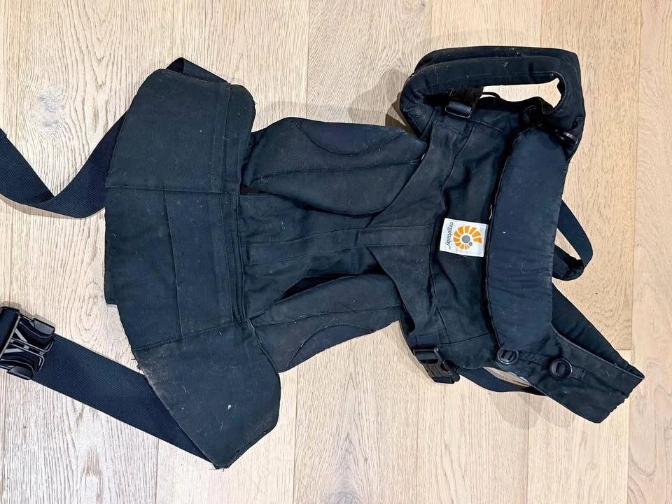 Ergobaby Omni 360 pure black baby carrier
