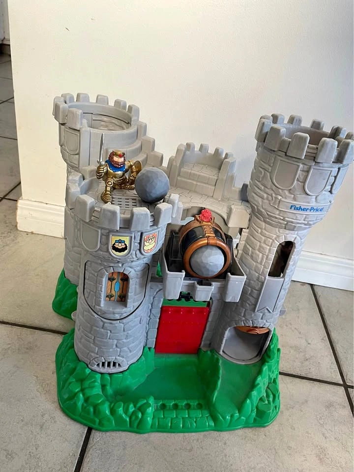 1994 Fisher-Price Great Adventures Castle with King
