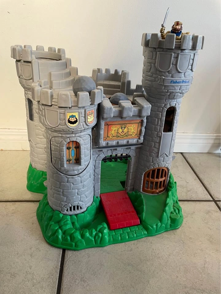 1994 Fisher-Price Great Adventures Castle with King - photo 2