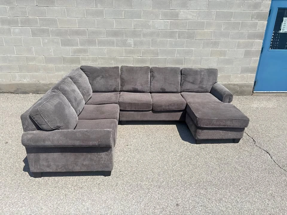 Large Grey U Shaped Sectional Sofa with Chaise - Free Delivery