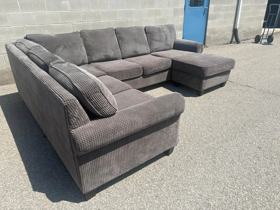 Large Grey U Shaped Sectional Sofa with Chaise - Free Delivery - photo 3