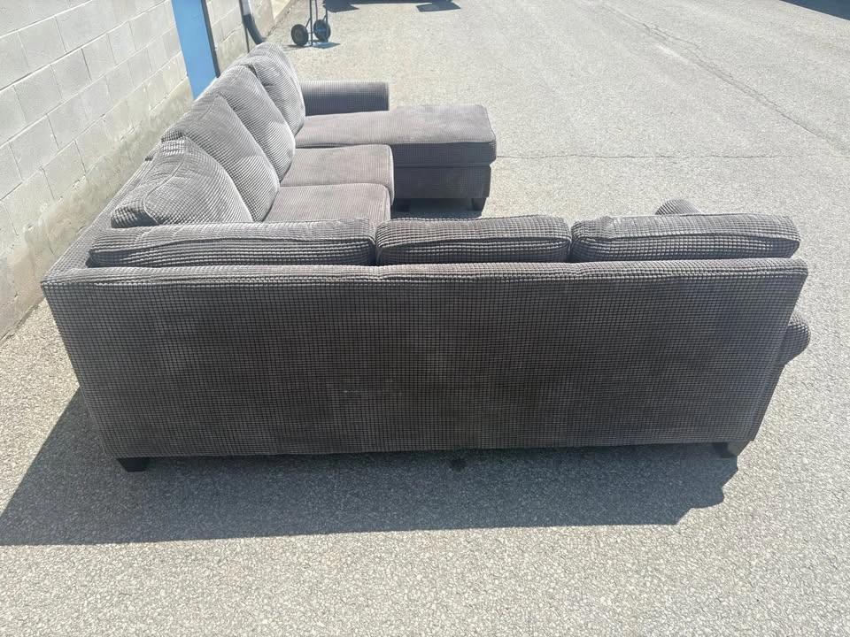 Large Grey U Shaped Sectional Sofa with Chaise - Free Delivery - photo 4