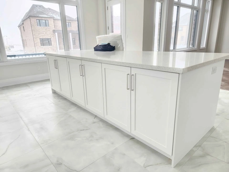 Brand new prestige kitchen with 10 ft island, quartz counter & c - photo 3