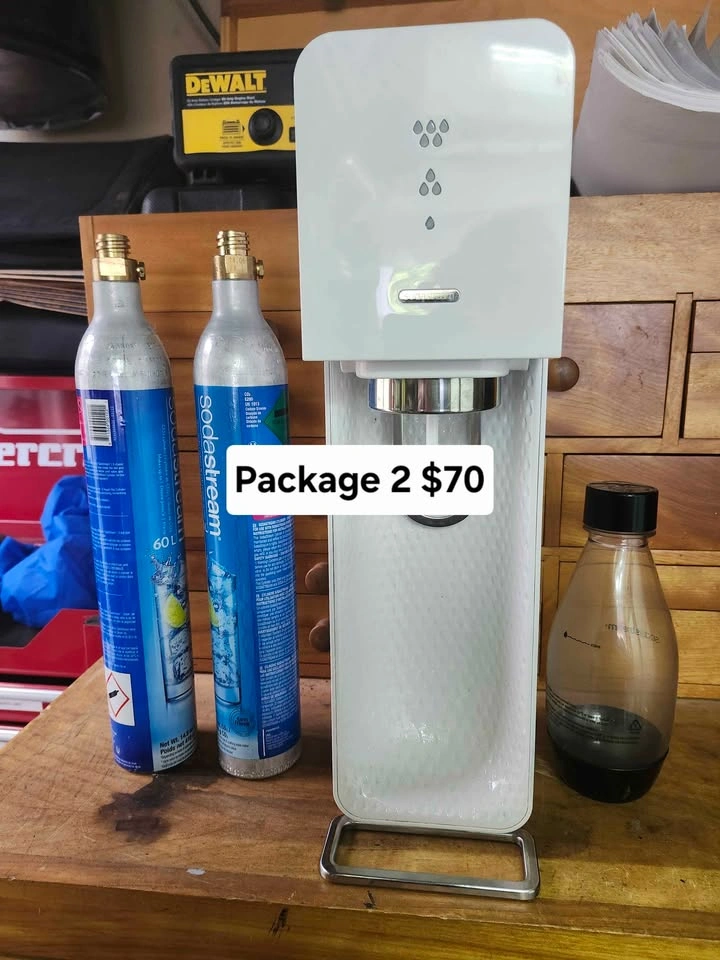 Soda Stream Dispenser w/ Full CO2 Canister & Refill - photo 5