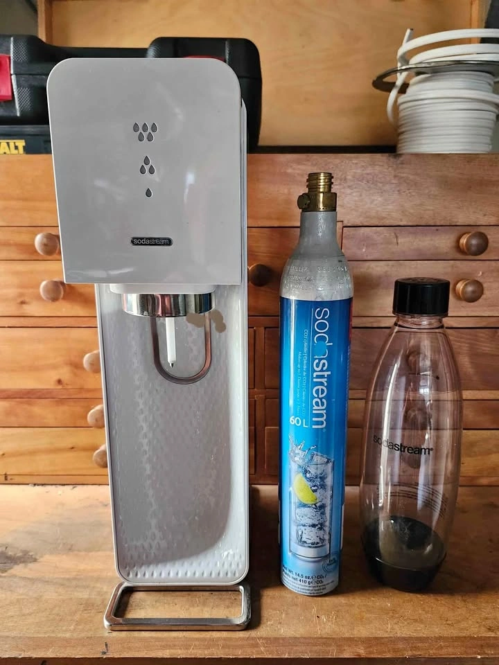 Soda Stream Dispenser & CO2 Cylinder Exchange