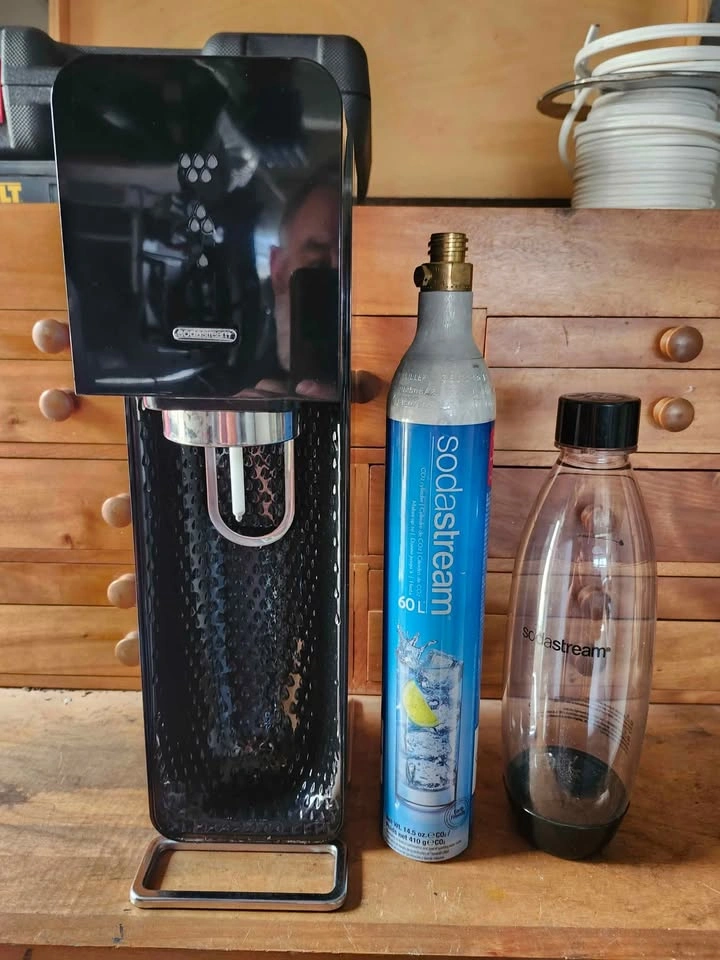 Soda Stream Dispenser & CO2 Cylinder Exchange - photo 2