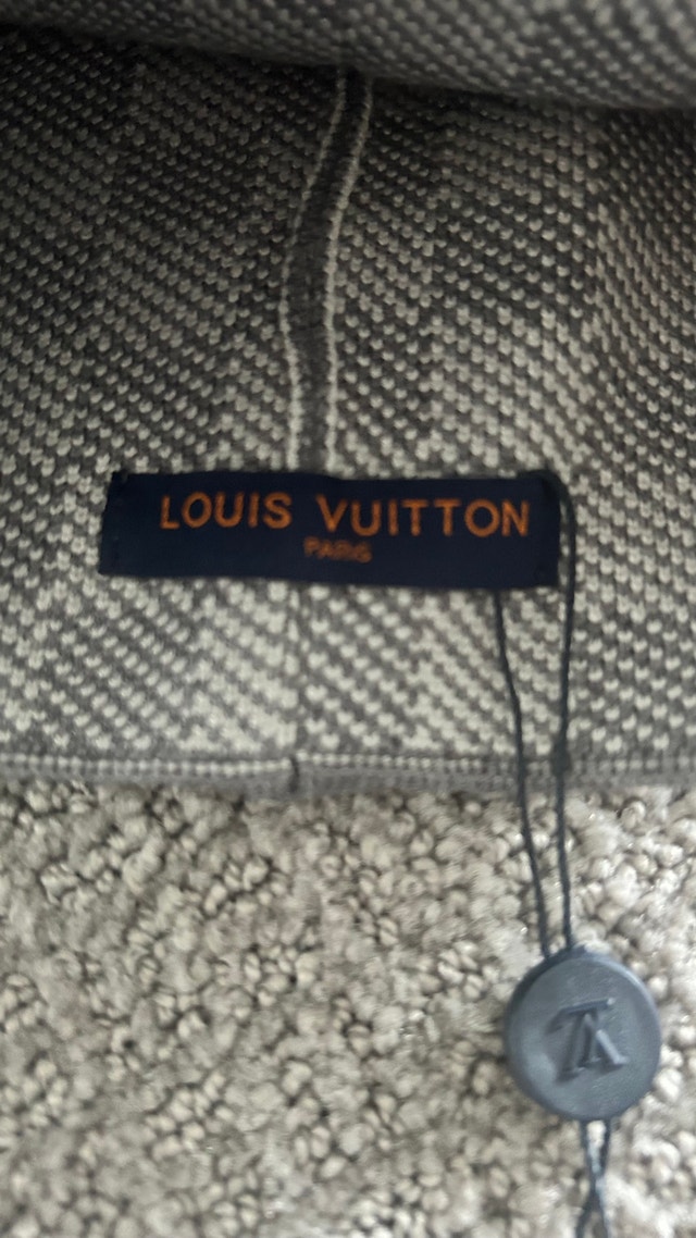 Grey Louis Vuitton Beanie - photo 2