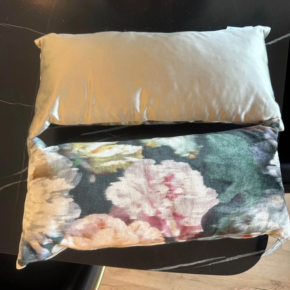 Decorative Pillows - photo 2