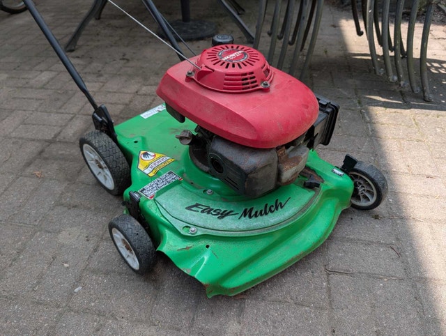 Lawnboy Lawnmower with Honda Engine