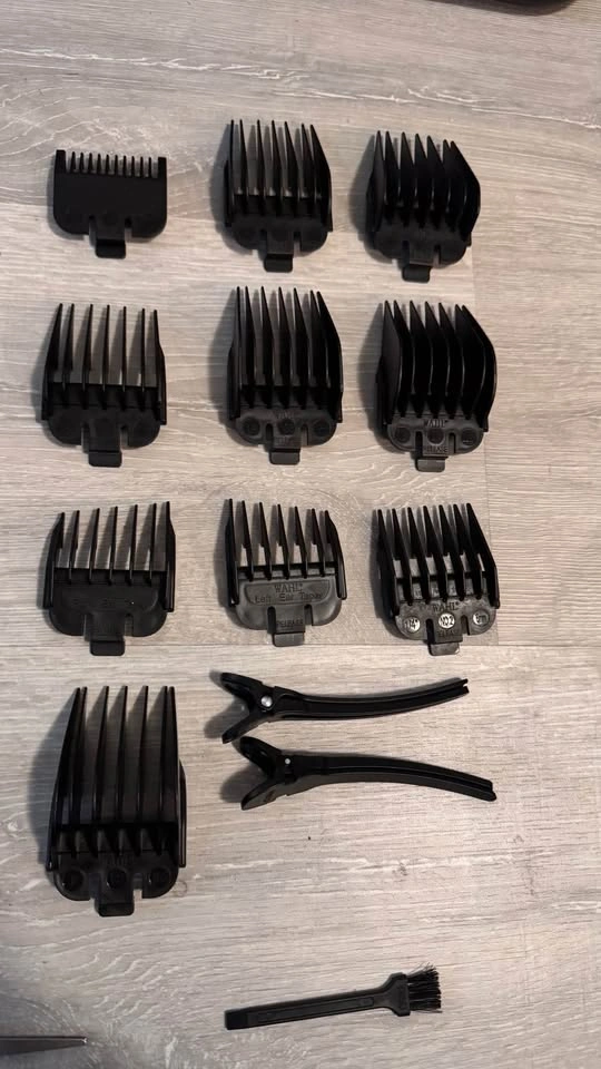 Hair clippers with accessories and extension cord - photo 3