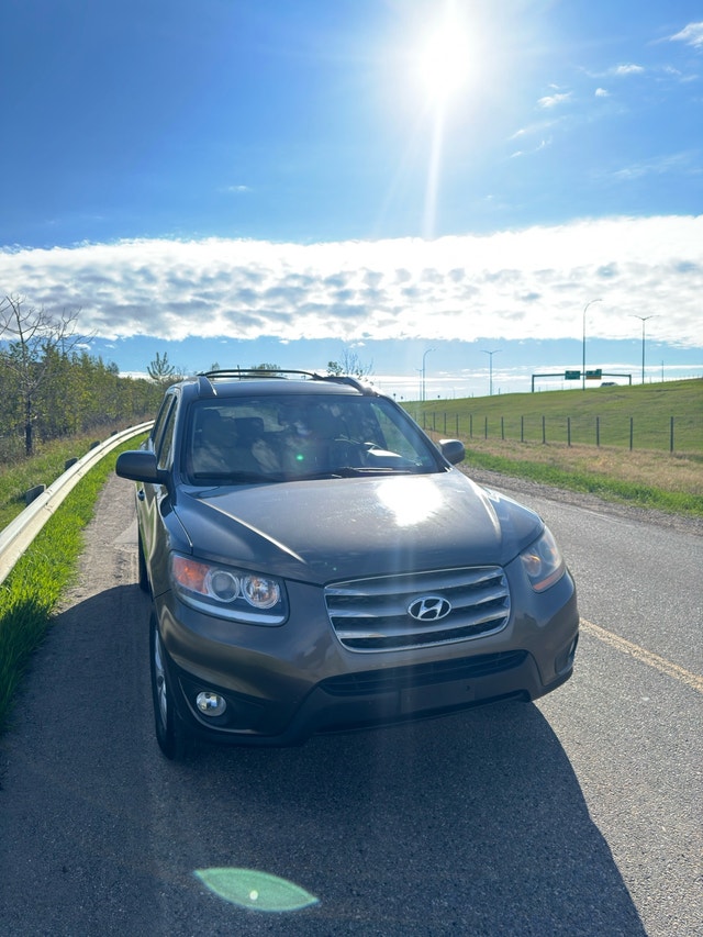 2012 Hyundai Santa Fe 2.4L V4 AWD - MINT CONDITION - photo 4