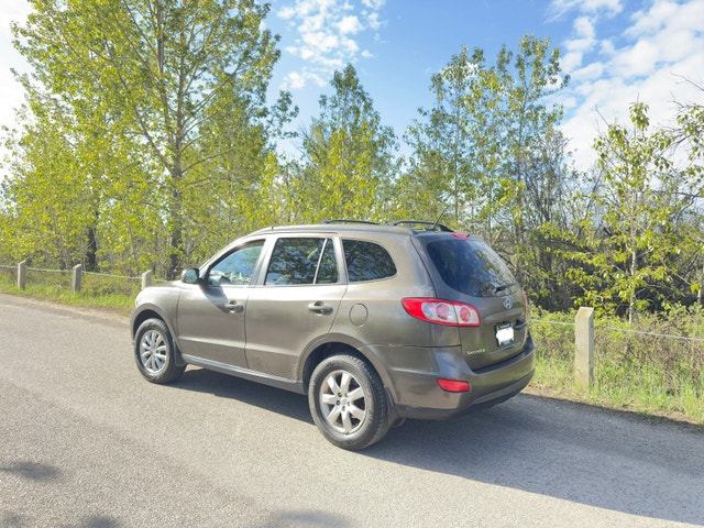 2012 Hyundai Santa Fe 2.4L V4 AWD - MINT CONDITION - photo 5