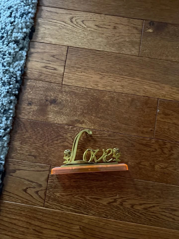 Love Sign Display - photo 2