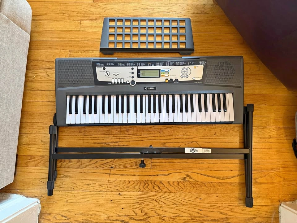 Yamaha Keyboard EZ-200