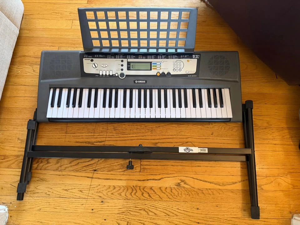 Yamaha Keyboard EZ-200 - photo 2