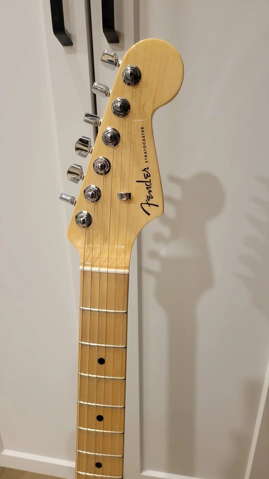 $2400 Fender American Elite Stratocaster Electric Guitar – Ocean - photo 5