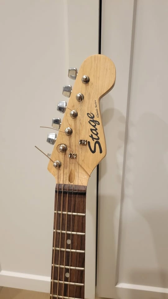 $150 Stage HS Small Electric Guitar - photo 3
