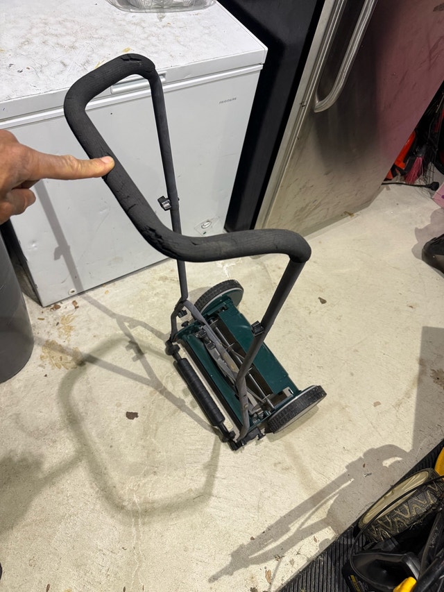Manuel Lawn Cutter - photo 2