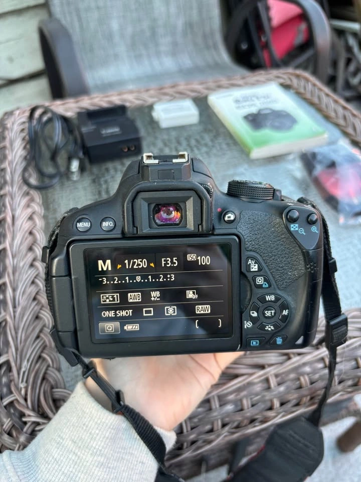 Canon T5i Camera Body - photo 5