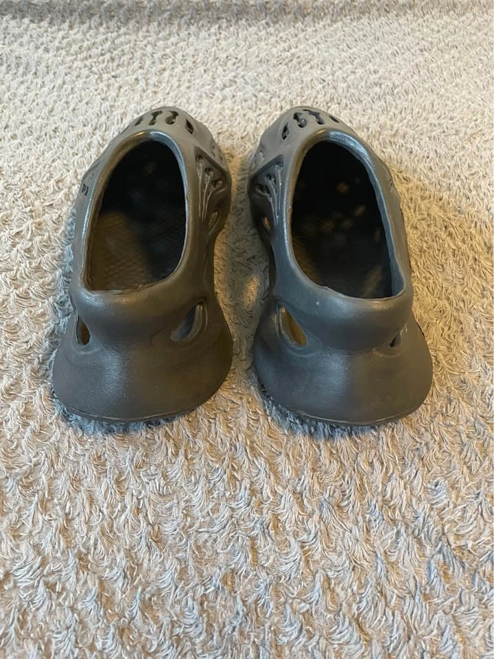 Dark Grey Foam Runner Style Clogs Size 44 - photo 3