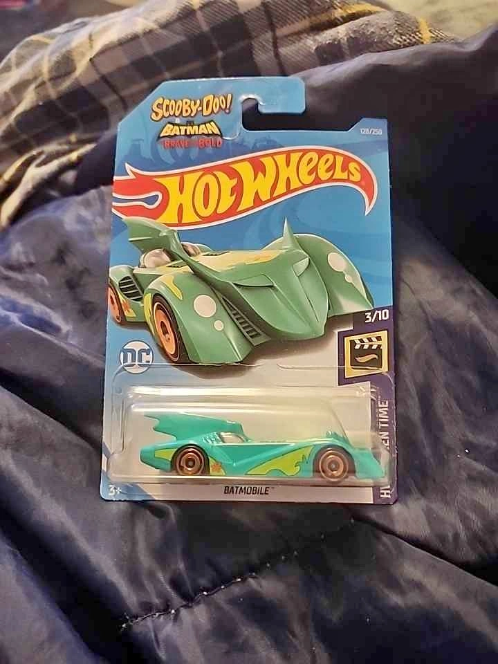 Hot Wheels Batmobile Scooby-Doo Batman Brave & Bold