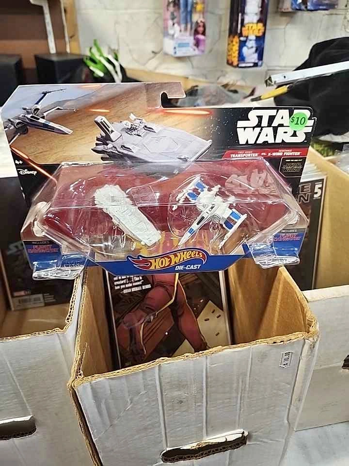 Hot Wheels Star Wars Transporter X-Wing Fighter Set