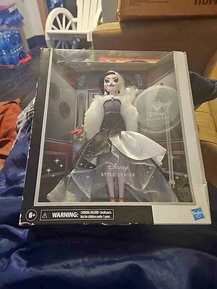 Disney Style Series Cruella De Vil doll NIB