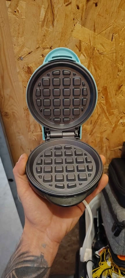 Nostalgia MyMini Waffle Maker Light Blue - photo 2