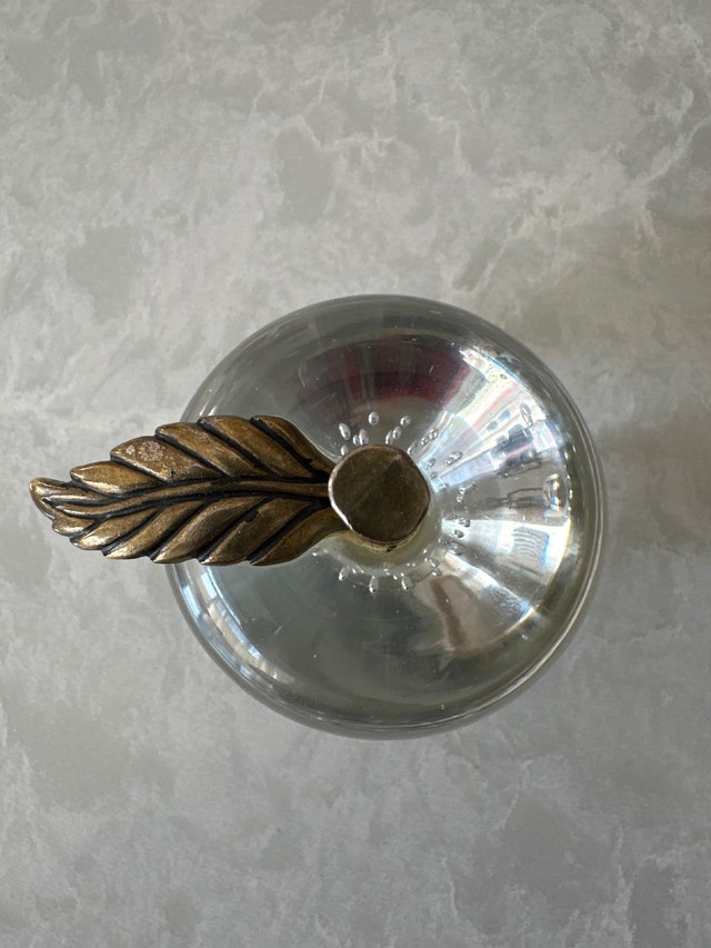 Vintage clear art glass apple paperweight - photo 3