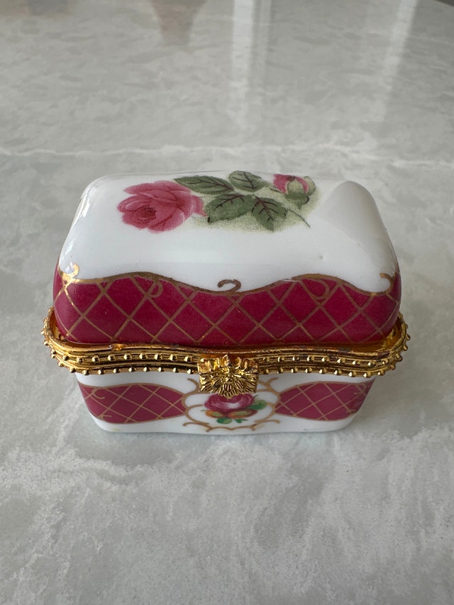 Vintage Porcelain Trinket/Pill Box - photo 2