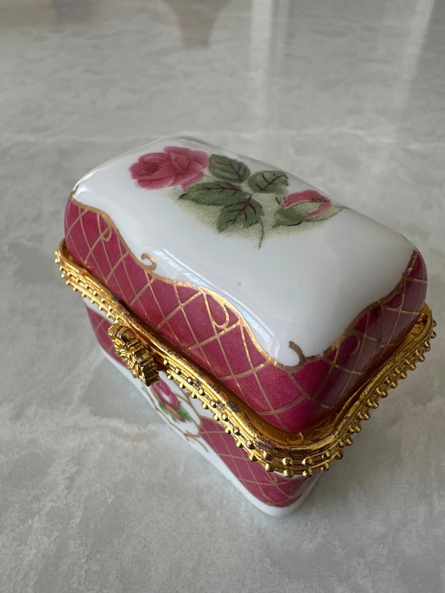 Vintage Porcelain Trinket/Pill Box - photo 3