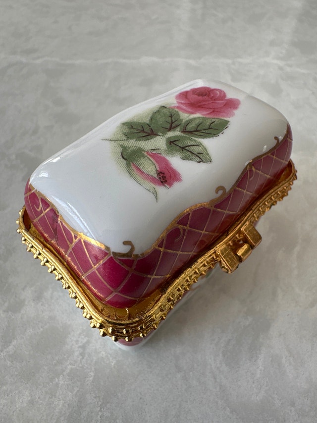 Vintage Porcelain Trinket/Pill Box - photo 4