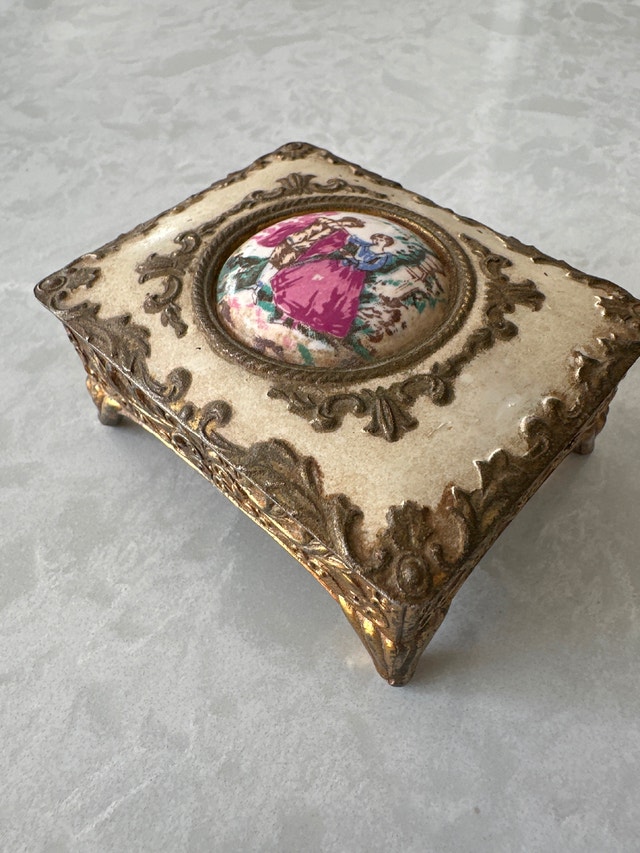 Vintage Victorian-Style Trinket Box - photo 4