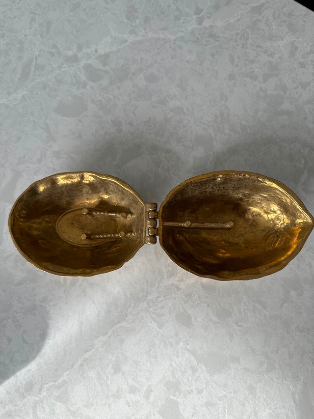 Solid brass vintage nutcracker shaped like a walnut - photo 4