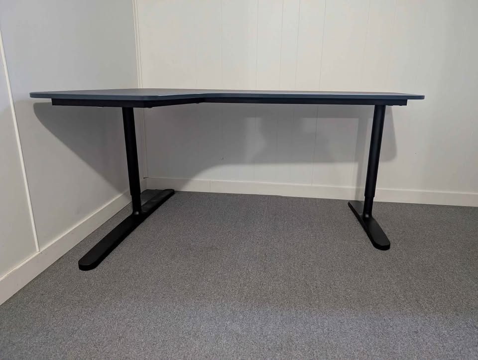 Desk, Ikea Bekant - photo 2