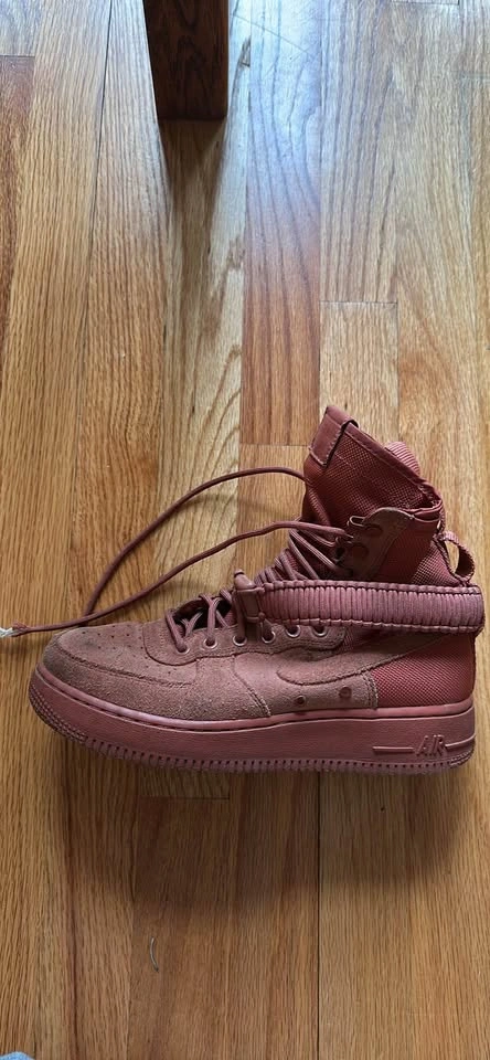 Red Nikes Air - photo 2