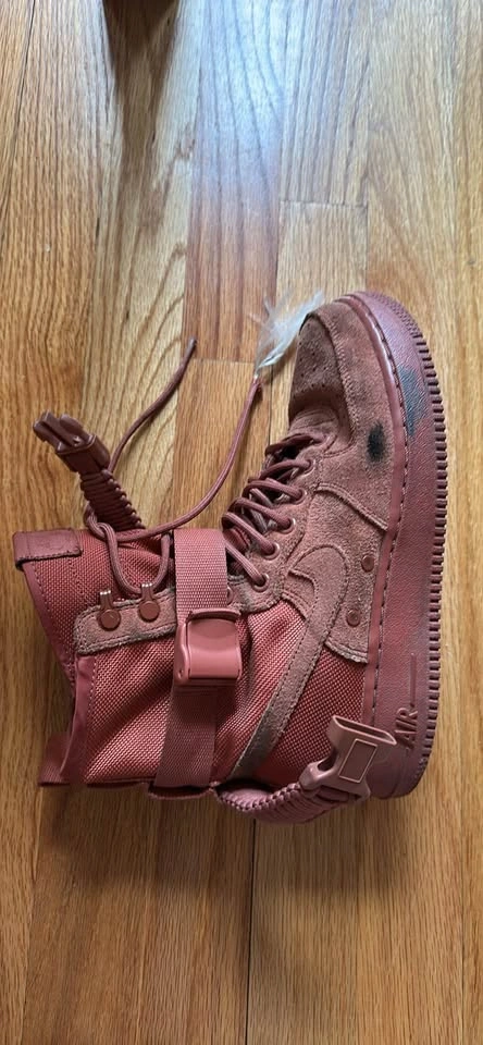 Red Nikes Air - photo 3