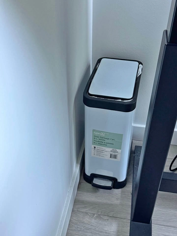 Type A 8L White Step Garbage Can
