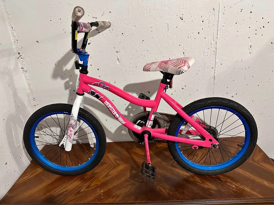 18” Monster High Girls Bike – Tires & Brakes Good