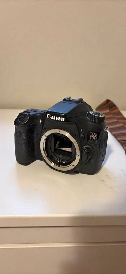 Canon EOS 70D DSLR Camera